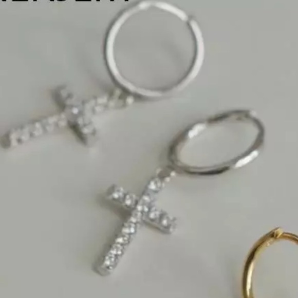 STERLING SILVER CROSS EARRINGS, NICE EARRINGS, CUTE EARRINGS - Picture 4 of 4